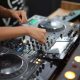 Exklusive Einblicke: Wie man ein erfolgreicher Radio DJ wird und sein Publikum fesselt