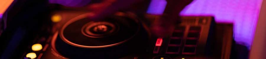 Einsteigerfehler vermeiden: So gelingt dir der Einstieg ins DJ-Auglegen ohne Stolperfallen